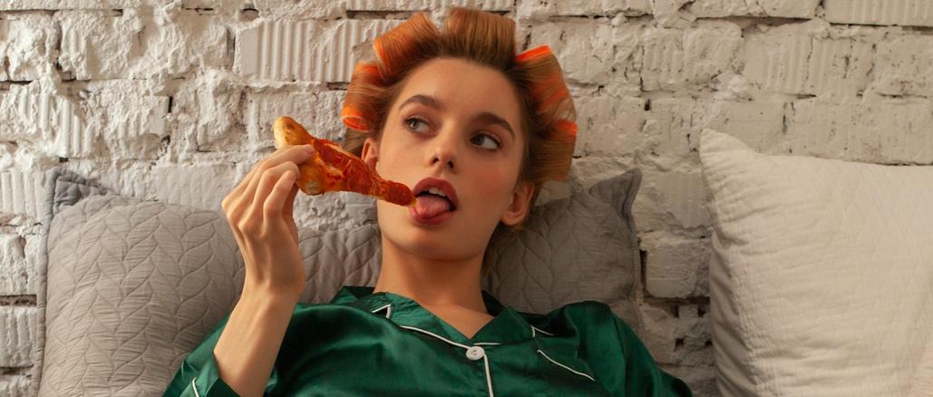 What causes nighttime stomach cramps?