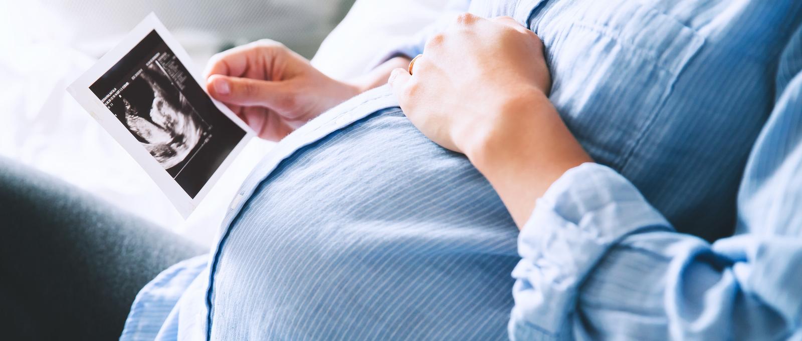 Build a maternity capsule wardrobe on a budget